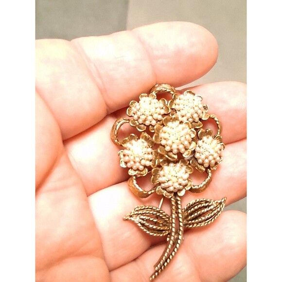Vintage HAR Faux Pearl Flower Brooch Pin - Picture 2 of 6